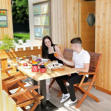 Honey Paradise Glamping Resort Dobova Exteriör bild