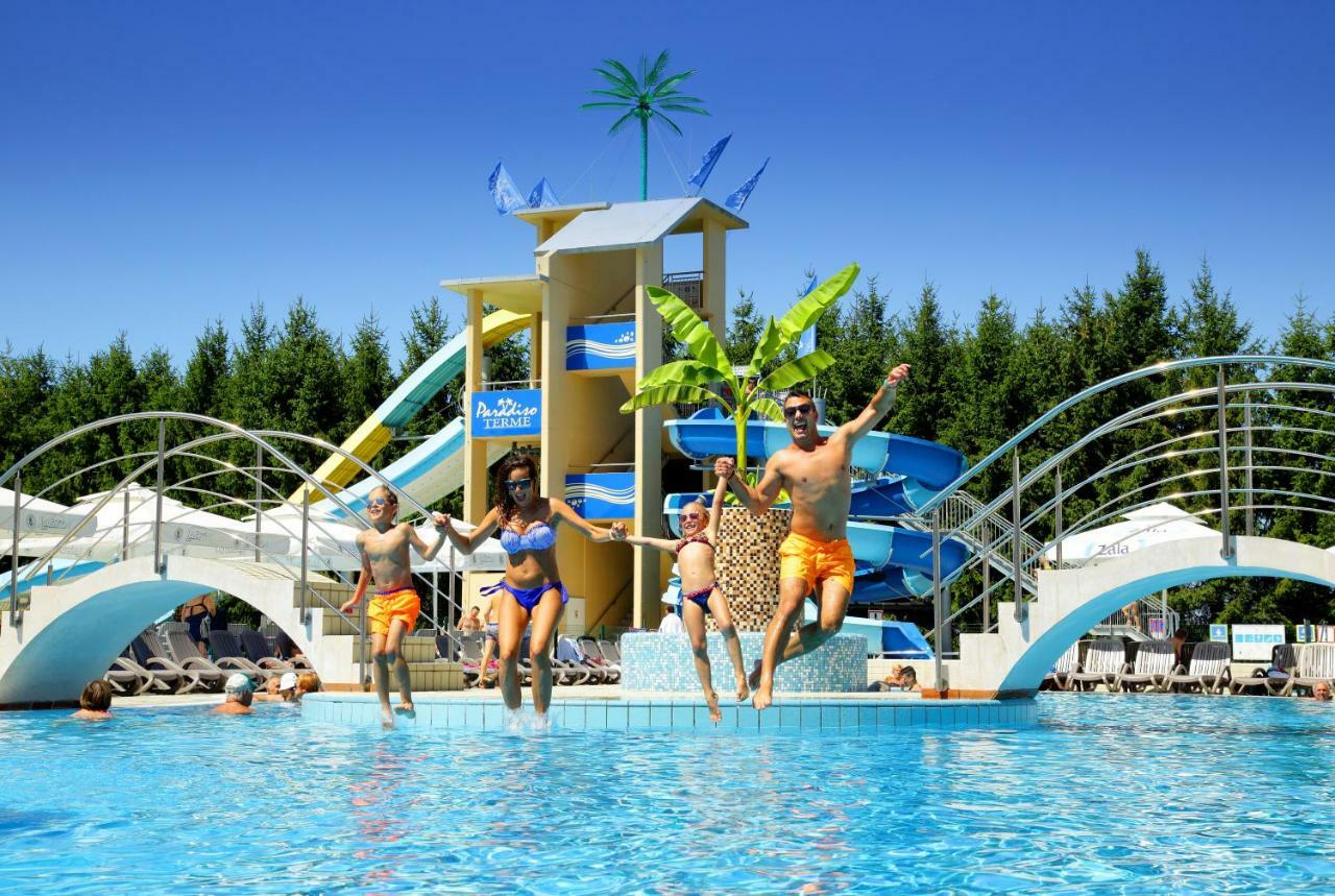 Honey Paradise Glamping Resort Dobova Exteriör bild