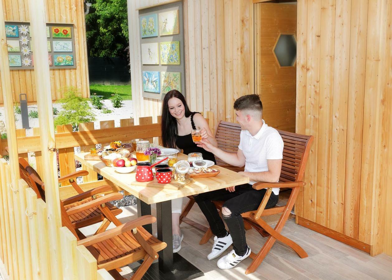 Honey Paradise Glamping Resort Dobova Exteriör bild