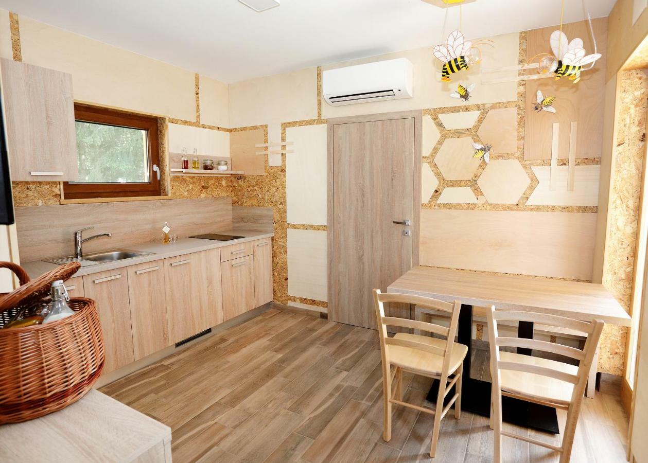 Honey Paradise Glamping Resort Dobova Exteriör bild